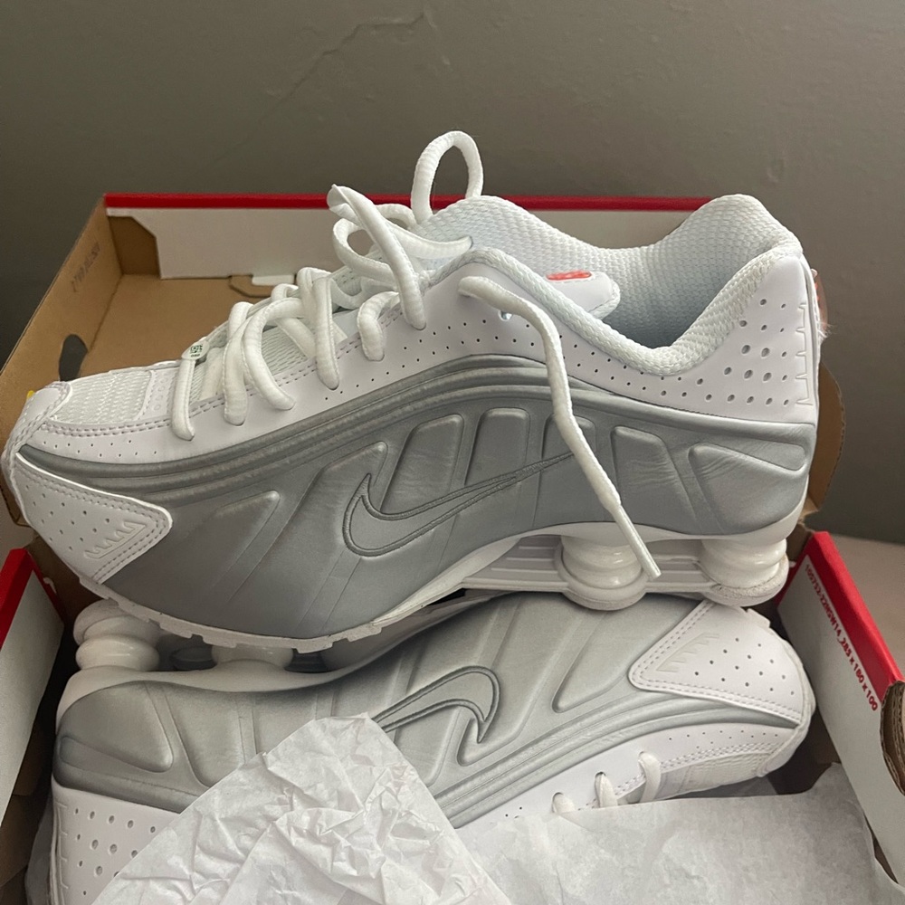 Authentic Nike Shox R4 White/Metallic Silver